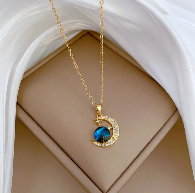 "Celestial Explorer" Stainless Steel Astronaut Necklace – Starry Sky Planet Pendant - Nova glow 